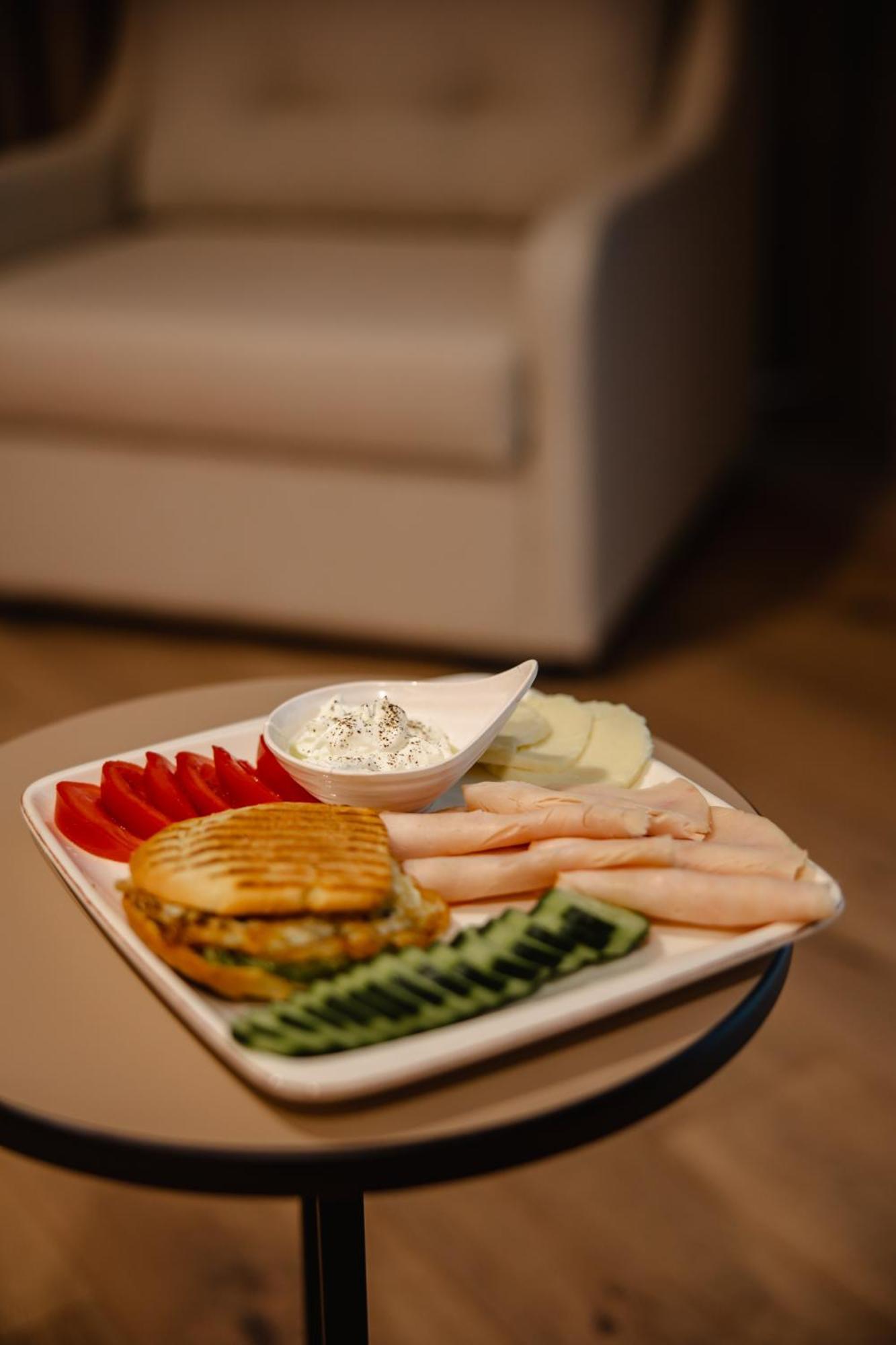 Oro Inn Hotel Shkoder Ngoại thất bức ảnh
