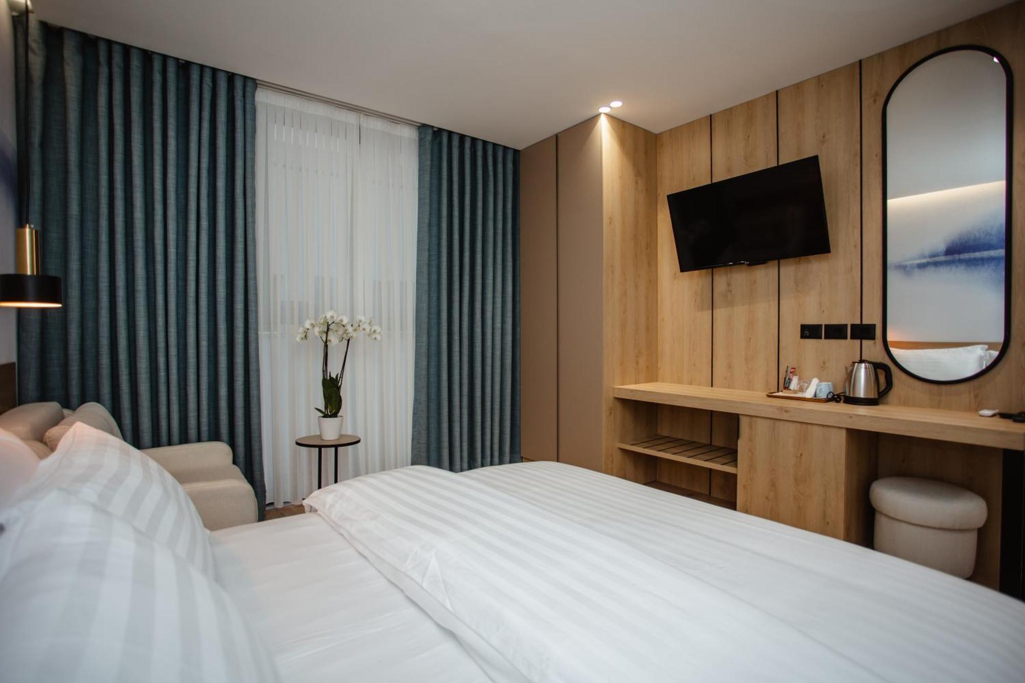 Oro Inn Hotel Shkoder Ngoại thất bức ảnh