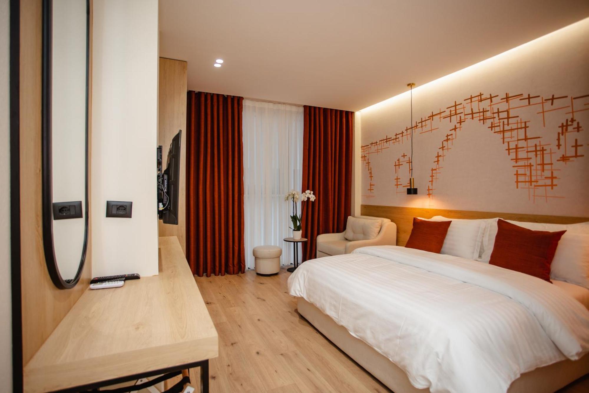 Oro Inn Hotel Shkoder Ngoại thất bức ảnh