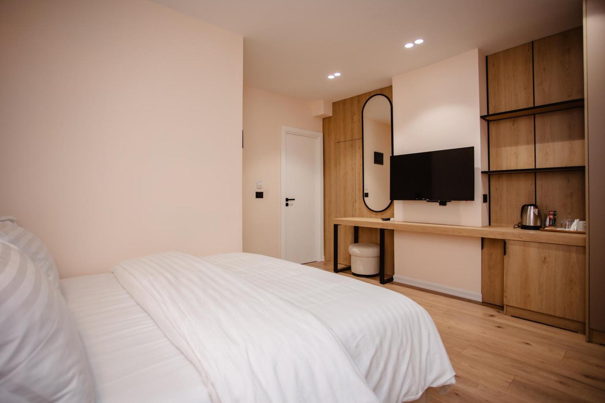 Oro Inn Hotel Shkoder Ngoại thất bức ảnh